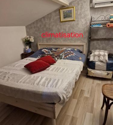 CHAMBRE MANSARDEE VELUX 1 à 4p A62 sortie 6 ou 6 1