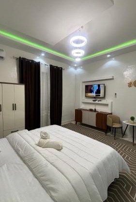 Chambre meublée