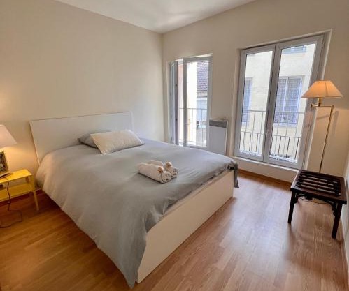 Chambre privative au calme en plein centre avec balcon