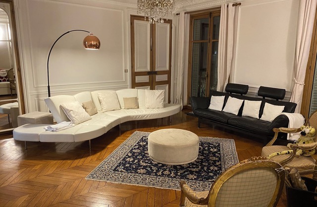 Champs Elysees Matignon St Honore 3 Bedrooms suite 5 ROOMS Air Cond 1700 SqFeet