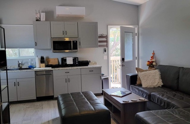 Chandler Nightlife Nook: Charming ADU in the Heart of Downtown Chandler # 310374