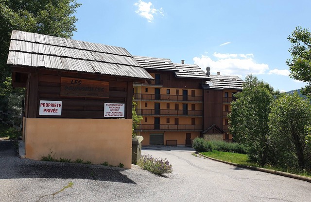 CHANTEMERLE: 2-level, 4 BR/2BA, equipped, wifi, 7 min to ski lifts