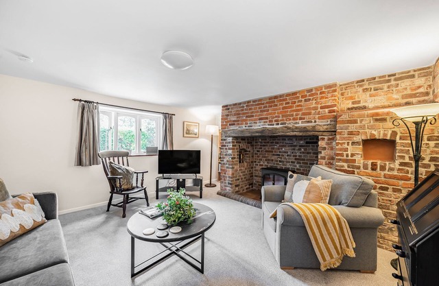 Chapel Cottage - sleeps 4 guests in 2 bedrooms