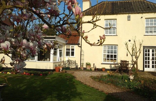 Chapel Cottage nr North Norfolk coast, 5 * Reviews Trip Advisor, Pet Friendly