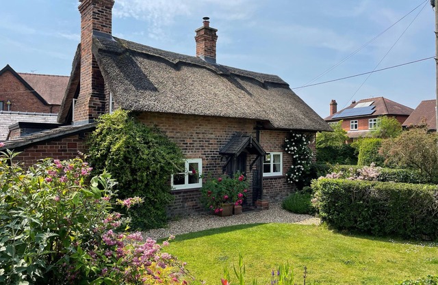 CHAPEL COTTAGE, pet friendly, character holiday cottage in Bunbury