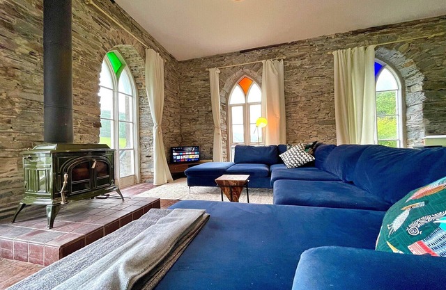 Chapel in Snowdonia with Hot Tub & Games Room
