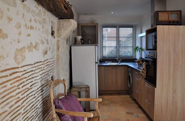 Charming Cottage Near Loire Castles: Cozy Living, Pet-Friendly, Wi-Fi, Outdoor Area