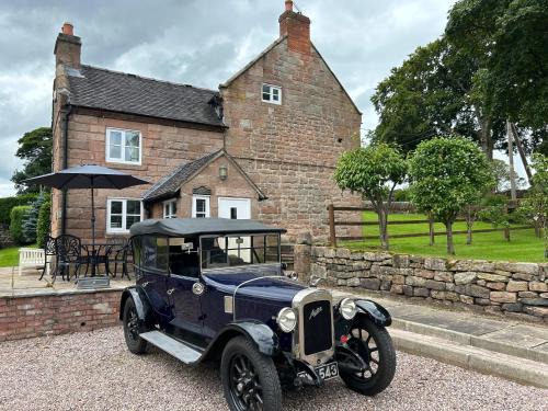 Character 3 Bed Peak District Farmhouse Near Alton Towers, Polar Bears, Chatsworth House
