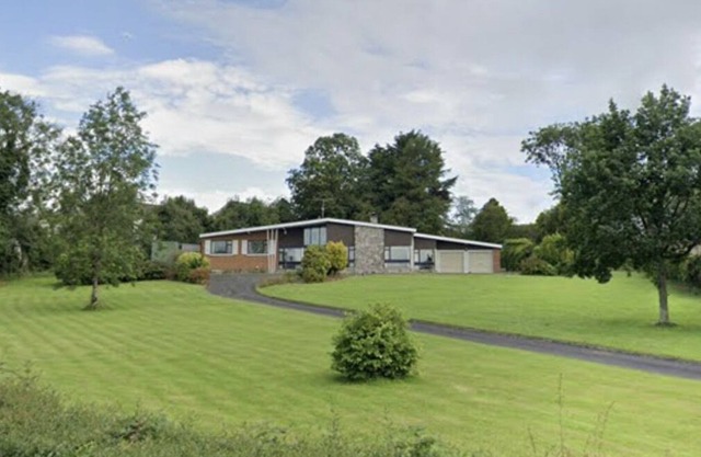 Character 5 bedroom property set in 1.5 acres