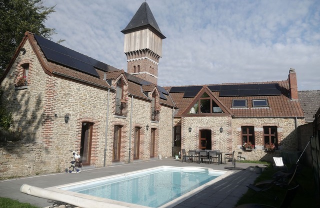 Character house with private heated swimming pool not overlooked and jacuzzi