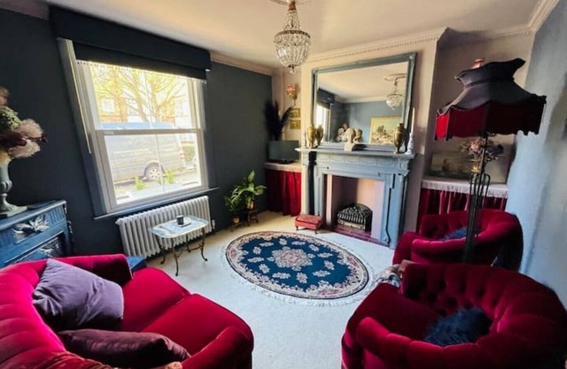 Character Victorian Townhouse - Conservation Area