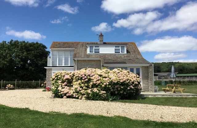 Characterful Seaside Family Cottage in Ringstead, Dorset
