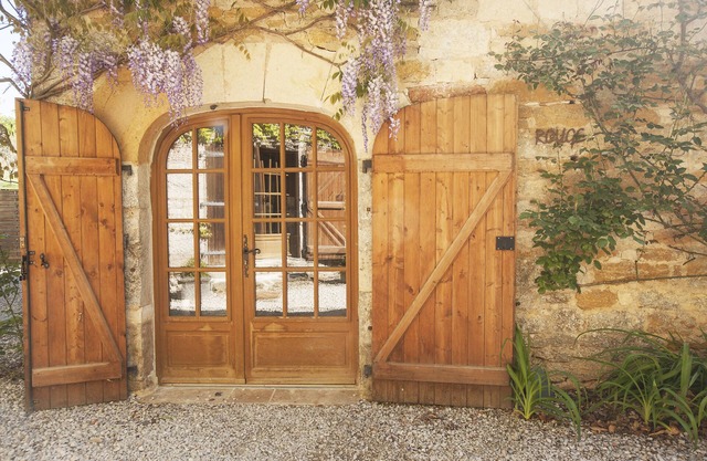 Characterful, Stone, Spacious 2 Bedroomed Converted Barn Apartment. 120 sq.m