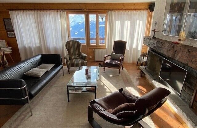 Charmant appartement duplex de 3,5 pièces situé au 5ème étage dans la résidence les Roches CDE, idéa