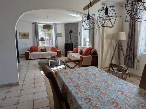 Charmant gîte de 160 m² dans une ferme près de Toul, à 30 min de Nancy, avec terrasse et jardin privé - FR-1-584-65