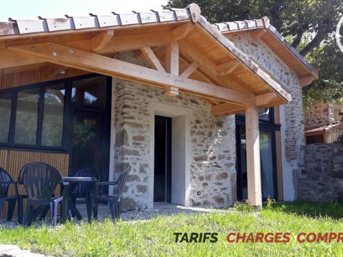 Charmant Gîte en Pierre avec Terrasse et Confort Moderne dans le Parc du Pilat - FR-1-496-155
