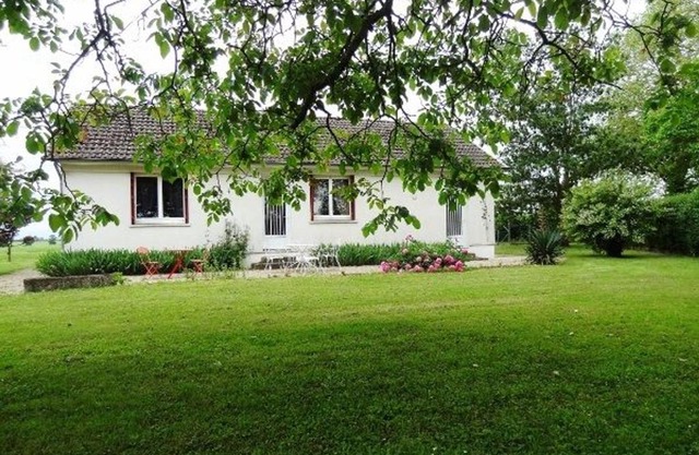 Charmant Gîte Familial avec Grand Jardin et Confort Moderne à Bengy-sur-Craon - FR-1-586-33