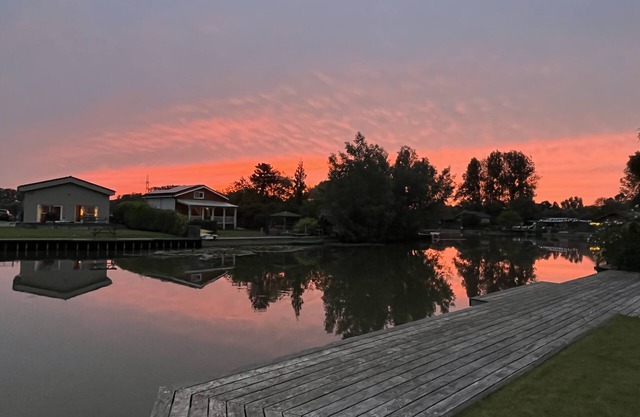 Charmante Chalet aan het Water in Bosrijke Omgeving, Waar je tot Rust Komt