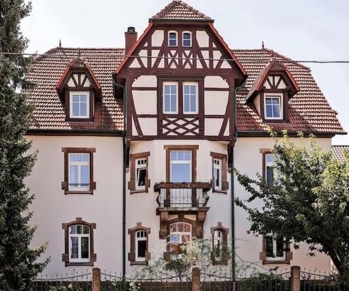 Charmante, großzügige Ferienwohnung Villa Fleurie