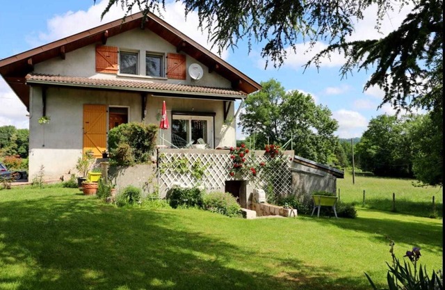 Charmante Maison Avec Grand Jardin, à 20 min de Geneve