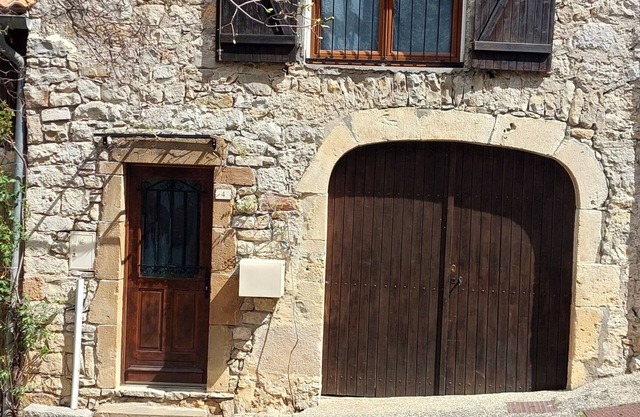 Charmante Petite Maison à Louer au Cœur du Village