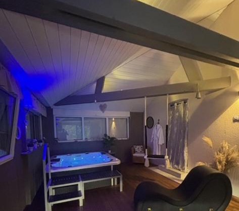 Charme & Sens Avec Jacuzzi intérieur