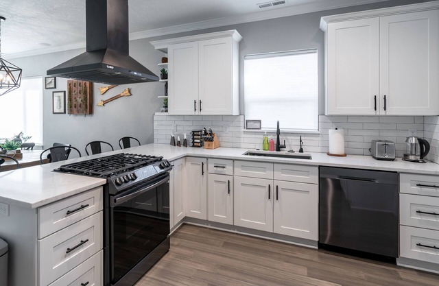 Charmer Downtown 3BR Home w Free Parking near UofO