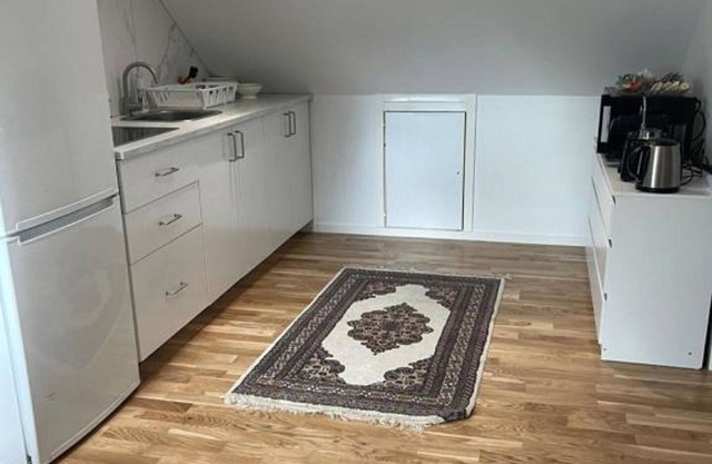 Charmig och Nybyggt Familjvänligt Boende i Naturområde 80 kvm