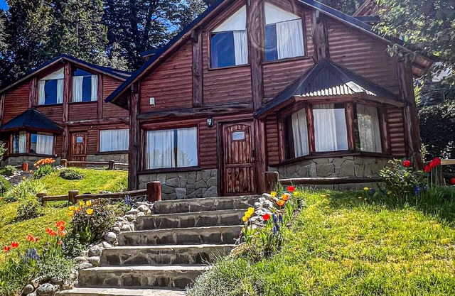 Charming cabin in Bariloche, near the lakes and Puerto Pañuelos.
