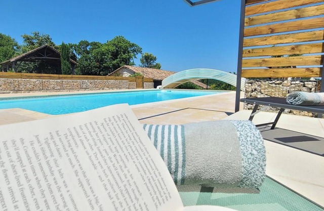 Charming 1-bedroom apartment overlooking fabulous Montcuq-en-Quercy-Blanc