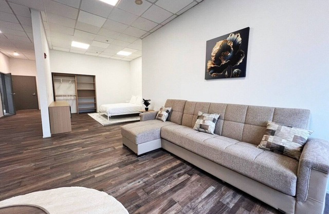 Charming 1 BD | Metro Meriden|Pool Access|GYM