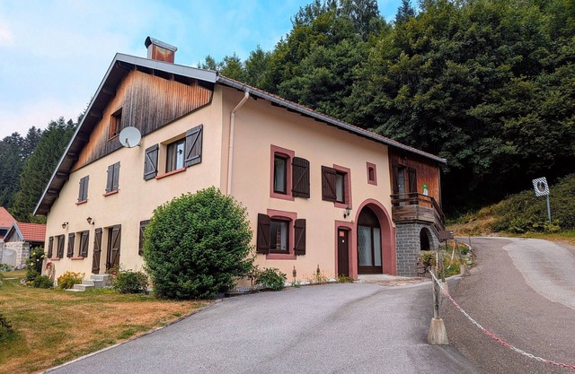 Charming 1-Bed Farmhouse Retreat with Forest Views & Outdoor Activities Nearby