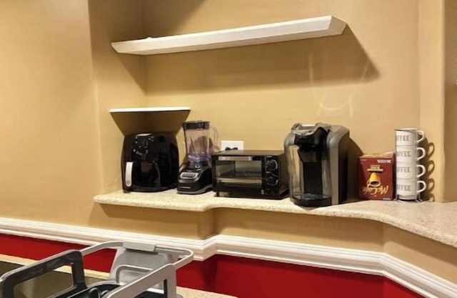 Charming 1-bedroom with full bathroom located in a house in the suburb