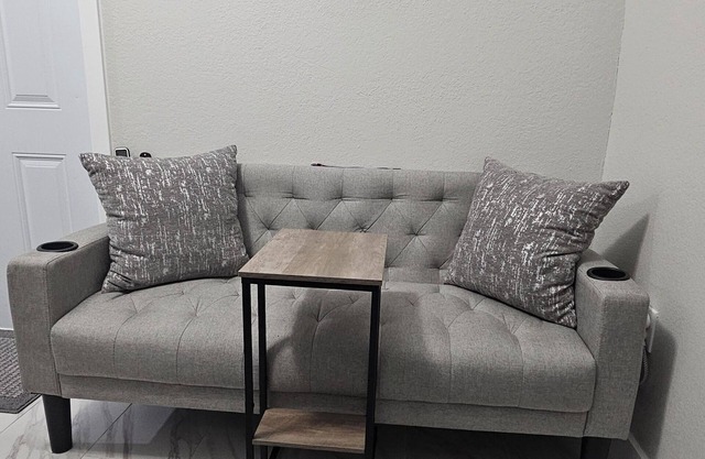 Charming 1-Bedroom Retreat In The Heart Of West Palm Beach For You To Enjoy!!!