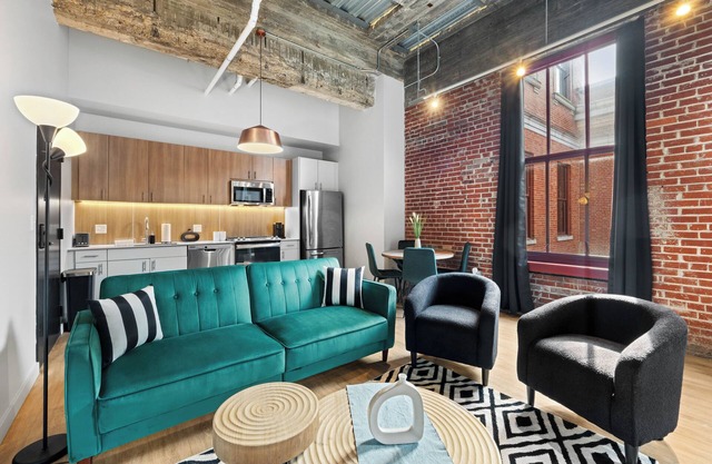 Charming 1-Bedroom, 1-Bathroom Loft in St. Louis with Pool, Rooftop, Gym