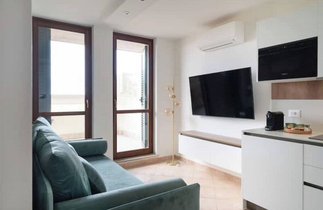 Charming 1-bedroom apartment with WiFi, AC in lovely Latina