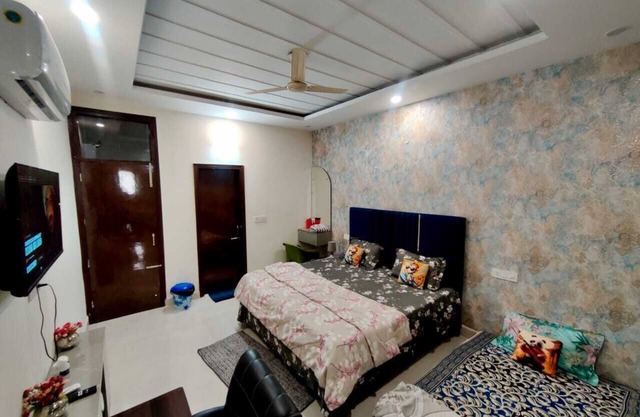 Charming 1-bedroom apartment with AC, WiFi, Smart Tv-40inch in tranquil zirakpur