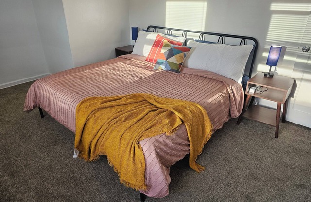Charming 1-bedroom apartment near downtown Salem