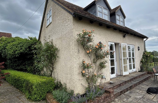 Charming 1-bedroom cottage in Walkern with WiFi access