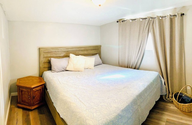 Charming 1-bedroom cottage in enchanting Arvada with AC, WiFi