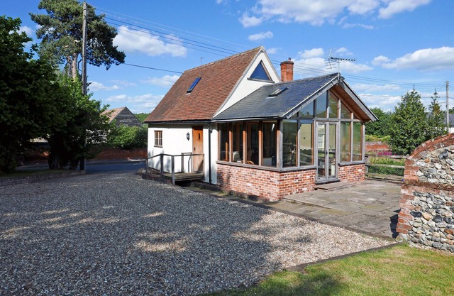 Charming 1 bedroom Granary conversion in the heart of Suffolk