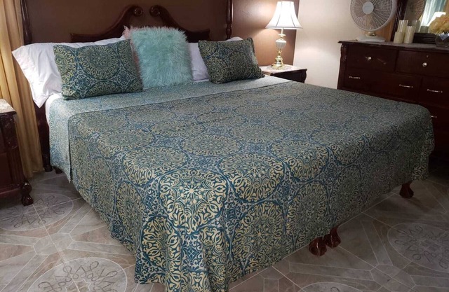 Charming 1-bedroom house in welcoming Kingston with WiFi, AC