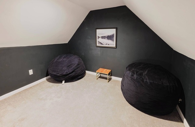 Charming 1-bedroom Loft House with WiFi, AC in Buffalo near hospital & downtown