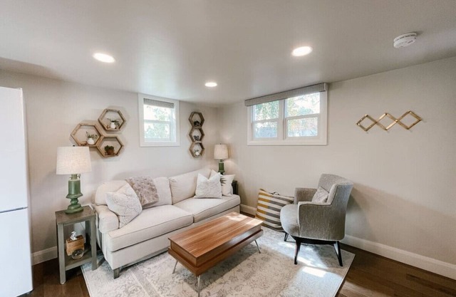 Charming 1-bedroom near Rec center and Downtown