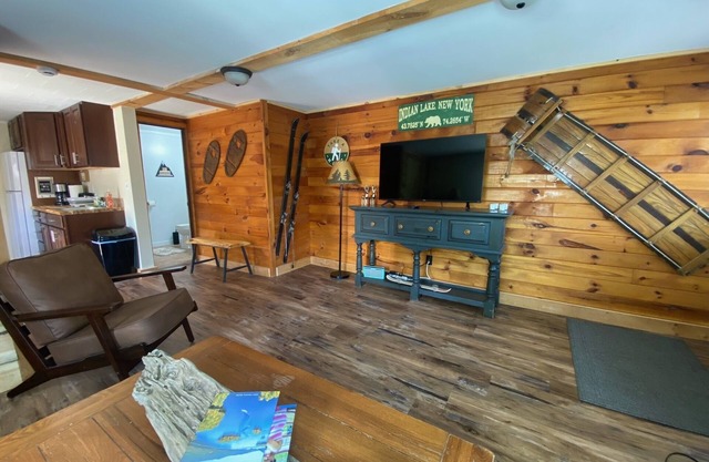 Charming 1-bedroom apartment with WiFi and AC in beautiful Indian Lake.