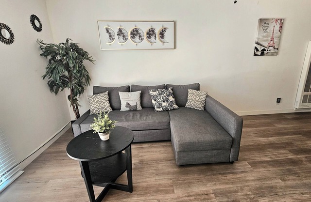Charming 1-bedroom Apartment near Silverlake