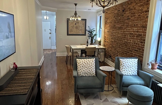 Charming 1-bedroom walkup condo in UWS New York with WiFi, AC, & chef's kitchen.