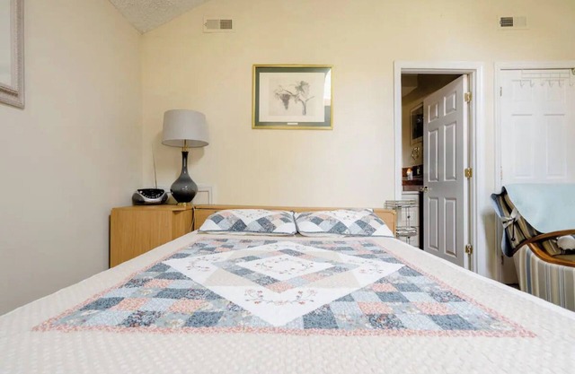 Charming 1-bed/bath in a house Near PATCO TRAIN station ASHLAND, Cherry Hill, NJ