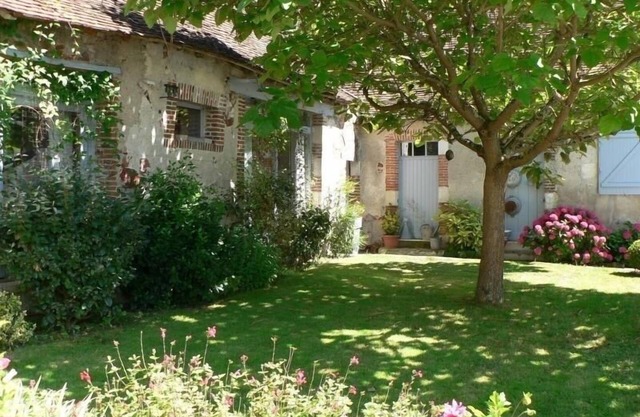 Charming 17th-18th Century Cottage in Berry, Private Garden, Near Brenne Park, Sleeps 6