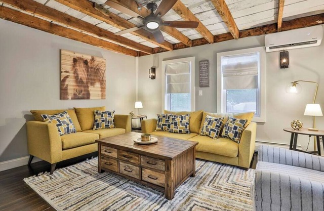 Charming 1825 Farmhouse Near Boston & Canobie Lake